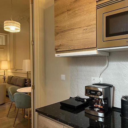Apartamentos Loles De Cisneros Catedral Málaga Eksteriør billede